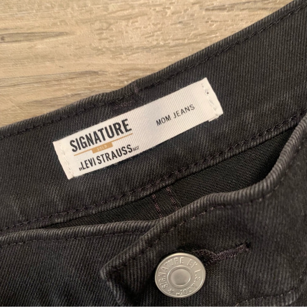 Levi’s Signature Gold Vintage Inspired 90s Mom Jeans High Waisted Distressed - Picture 8 of 12